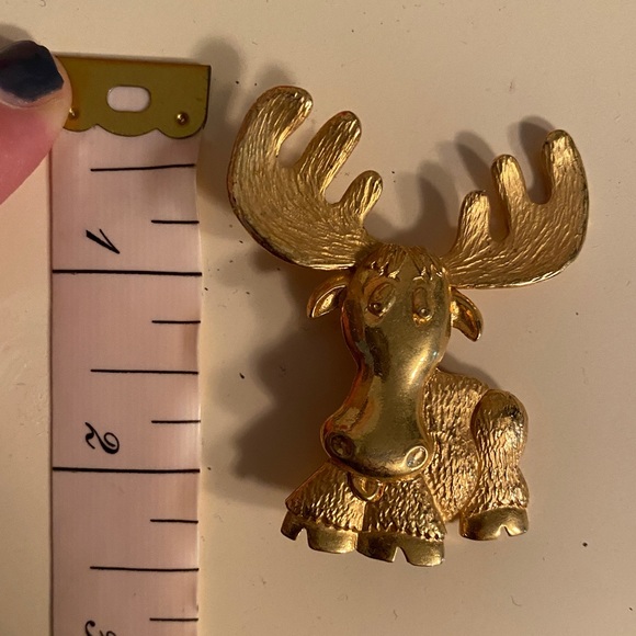 Moose brooch by JJ Jonette Jewelry Co. - Picture 4 of 4